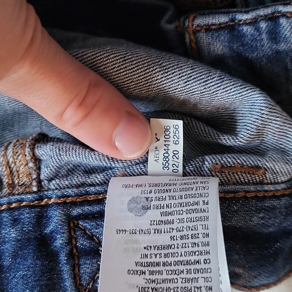 American Eagle Highest Rise Mom Short - Picture 6 of 15